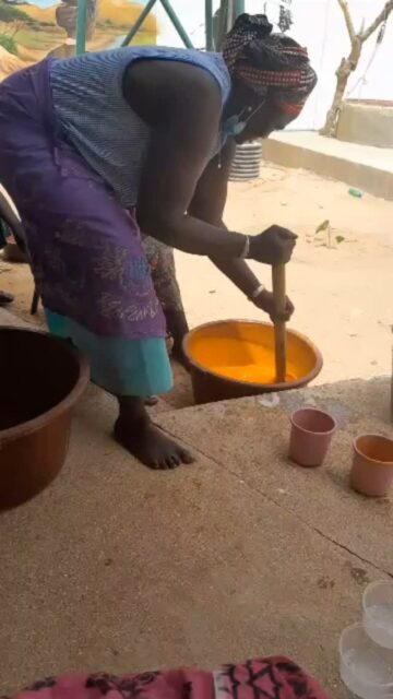 Place à la fabrication des savons par les femmes de la maison de l’eau. 🫧
J - 6 avant la clôture de la cagnotte leetchi, Votre participation reste toujours la bienvenue. Merci !! ☀️
