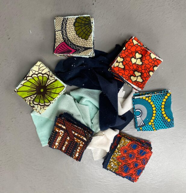 Marché de Noël d’Elven : les couturières de l’association seront de nouveau présentes à Elven, le week-end du 29/30 novembre prochain. D’ailleurs elles ont déjà recommencé à dessiner, découper, ajuster et coudre ! On a hâte de vous rencontrer avant Noël et de vous proposer de nouveaux produits faits main !